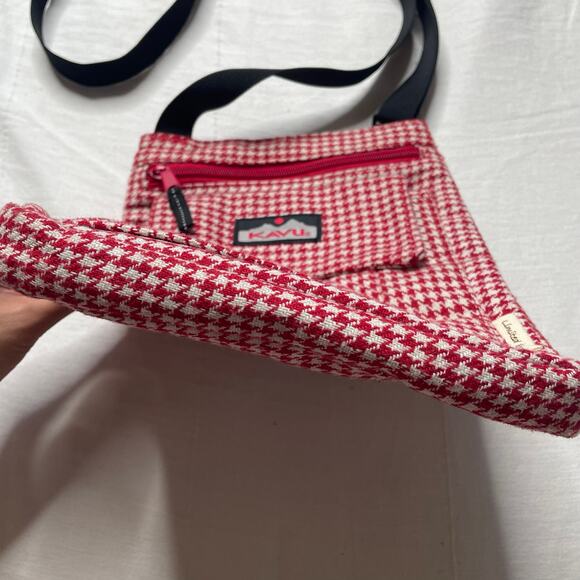 Kavu Red Houndstooth Print Crossbody Bag Casual Everyday Lightweight - Picture 4 of 7